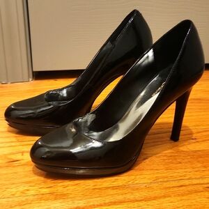 4in BCBGeneration black patent leather platform heels, size 8